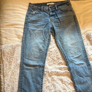 Hidden Jeans. Raw hem. Size 25. Medium wash.